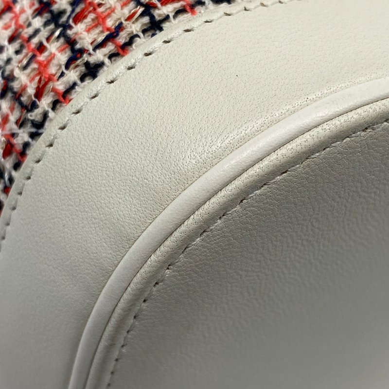 △ Chanel 香奈兒 White Lambskin Tweed Gold-tone Metal Chain Vanity Case 白色羊皮斜紋軟呢金色金屬鏈條化妝箱 AS0323 - 237013802-7