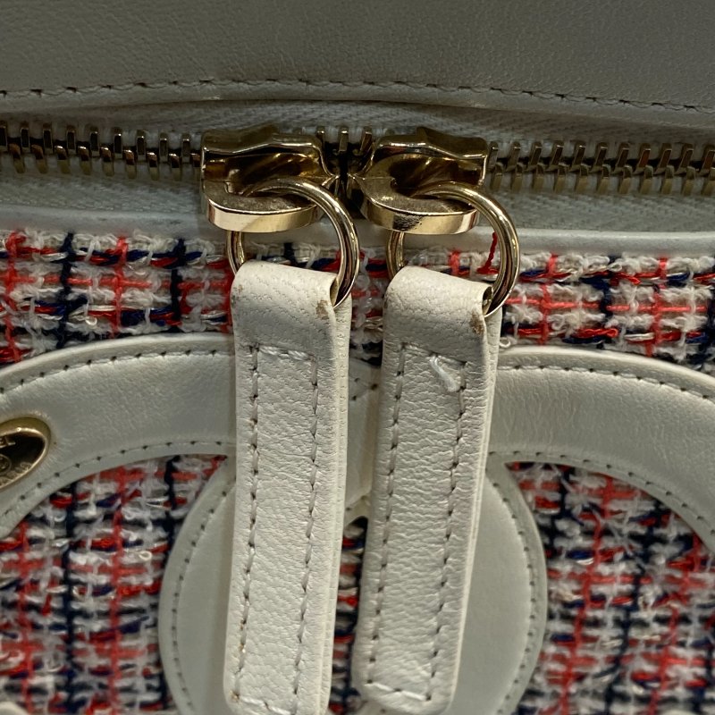 △ Chanel 香奈兒 White Lambskin Tweed Gold-tone Metal Chain Vanity Case 白色羊皮斜紋軟呢金色金屬鏈條化妝箱 AS0323 - 237013802-11