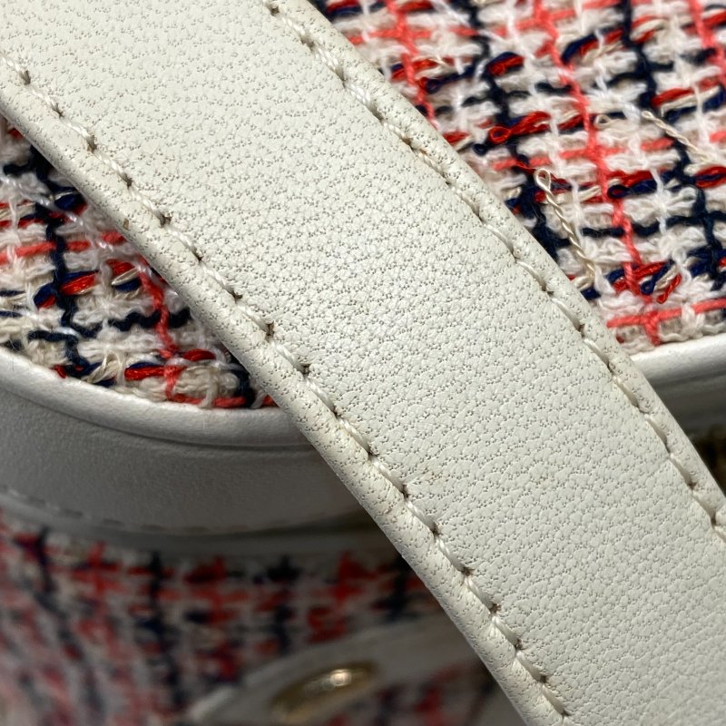 △ Chanel 香奈兒 White Lambskin Tweed Gold-tone Metal Chain Vanity Case 白色羊皮斜紋軟呢金色金屬鏈條化妝箱 AS0323 - 237013802-16