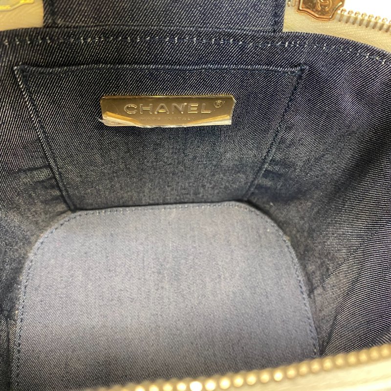 △ Chanel 香奈兒 White Lambskin Tweed Gold-tone Metal Chain Vanity Case 白色羊皮斜紋軟呢金色金屬鏈條化妝箱 AS0323 - 237013802-18