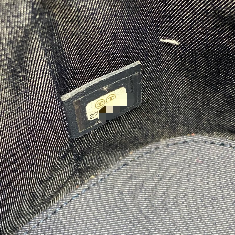 △ Chanel 香奈兒 White Lambskin Tweed Gold-tone Metal Chain Vanity Case 白色羊皮斜紋軟呢金色金屬鏈條化妝箱 AS0323 - 237013802-20