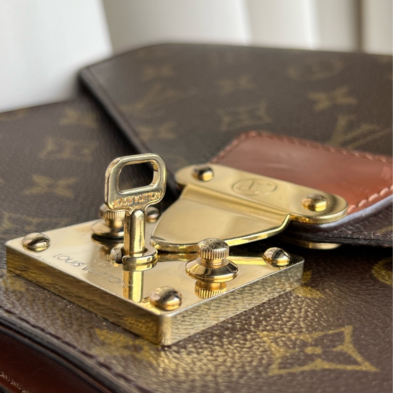 LV M51185 海盜包 郵差包 五金發亮✨ 手提包 斜背包 附上原廠鑰匙🔑+副廠背帶-29