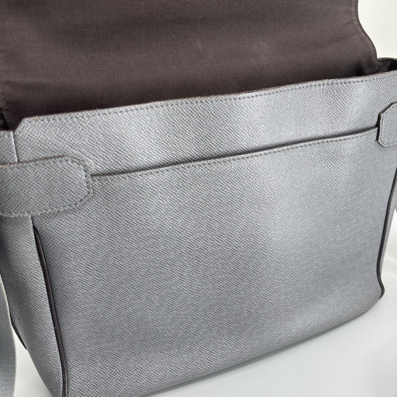 LOUIS VUITTON 大象灰皮革 側背包-5