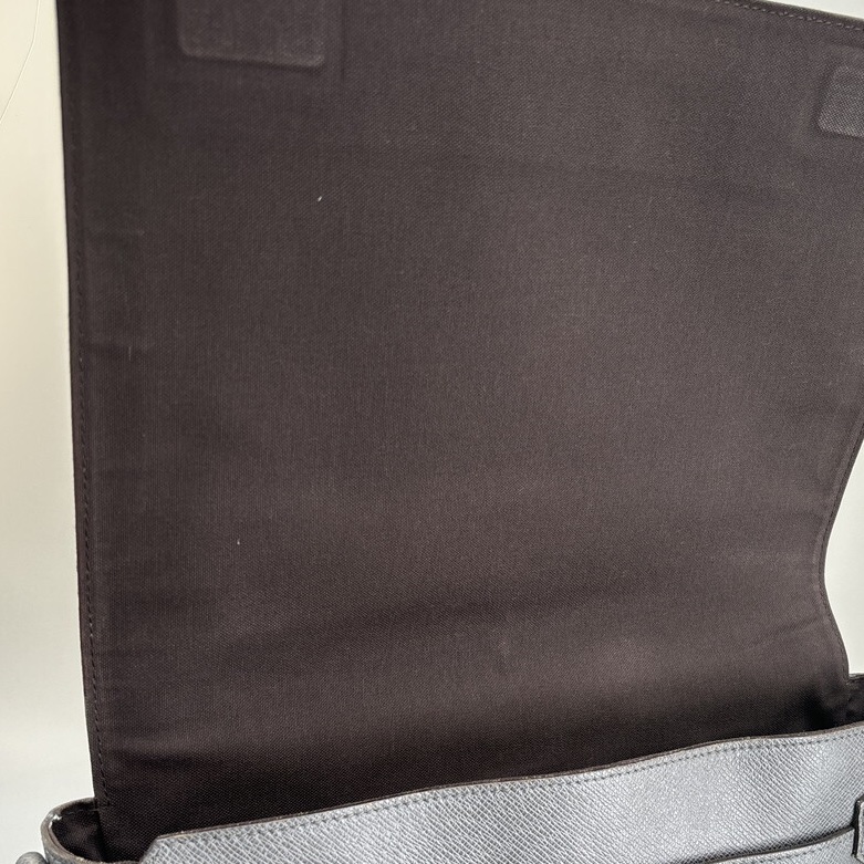 LOUIS VUITTON 大象灰皮革 側背包-6