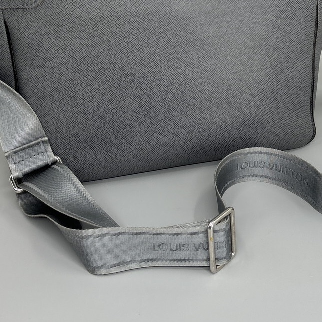 LOUIS VUITTON 大象灰皮革 側背包-14