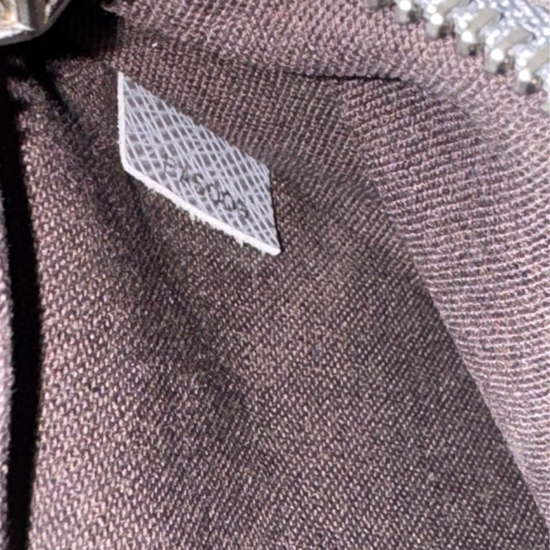 LOUIS VUITTON 大象灰皮革 側背包-15