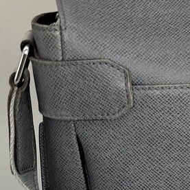 LOUIS VUITTON 大象灰皮革 側背包-19