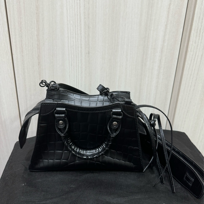 巴黎世家balenciaga 新款機車包黑色鱷魚壓紋-1