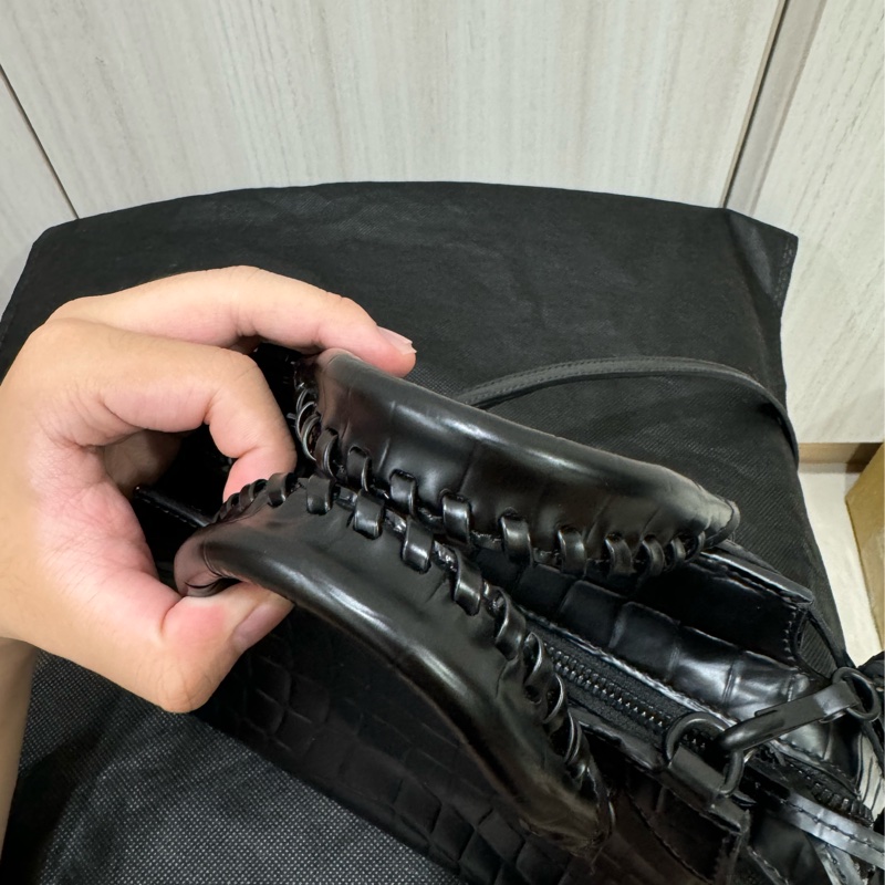 巴黎世家balenciaga 新款機車包黑色鱷魚壓紋-11