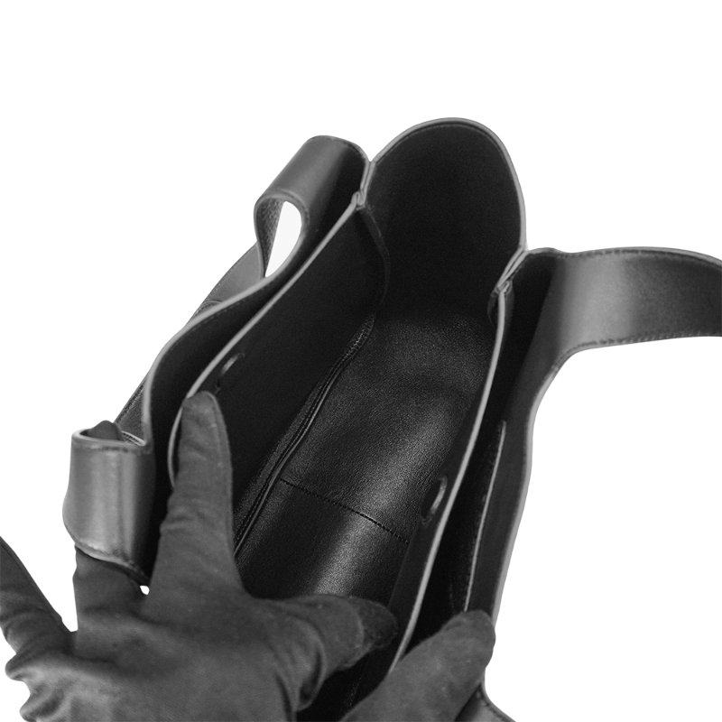 Prada 牛皮夾層三角手提包(1BG335-黑)-5