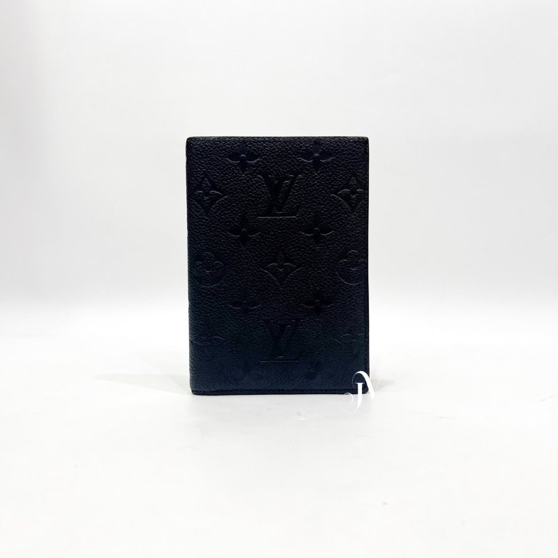 LV 黑牛皮壓紋對開4卡護照封套 M63914-1