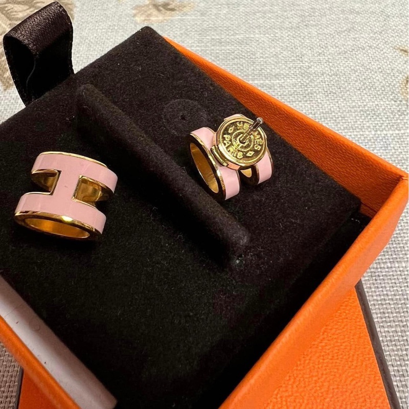 Hermes經典不敗的粉色H針式耳環-1