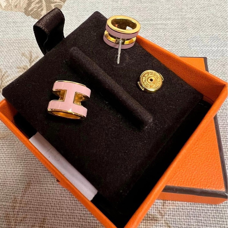 Hermes經典不敗的粉色H針式耳環-3