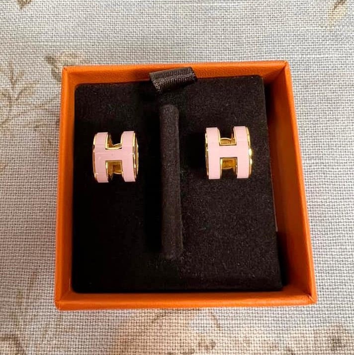 Hermes經典不敗的粉色H針式耳環-4