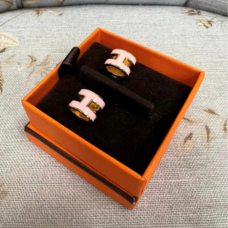 Hermes經典不敗的粉色H針式耳環-5