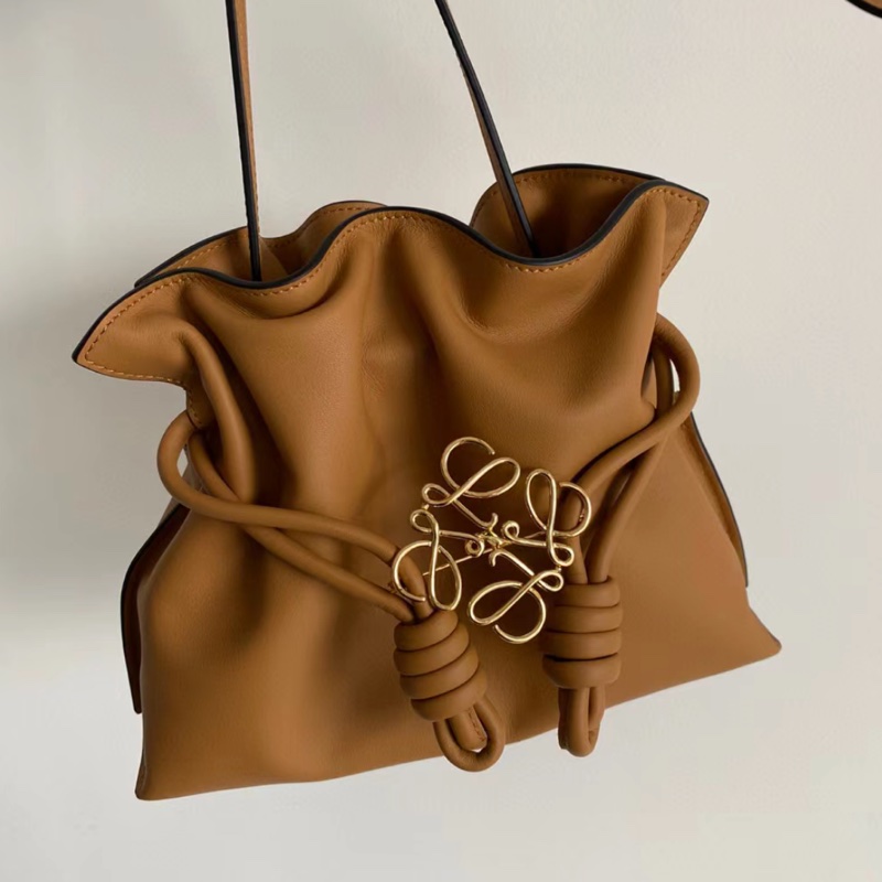 Loewe Flamenco clutch 暖沙色中號 附胸針&提把-0