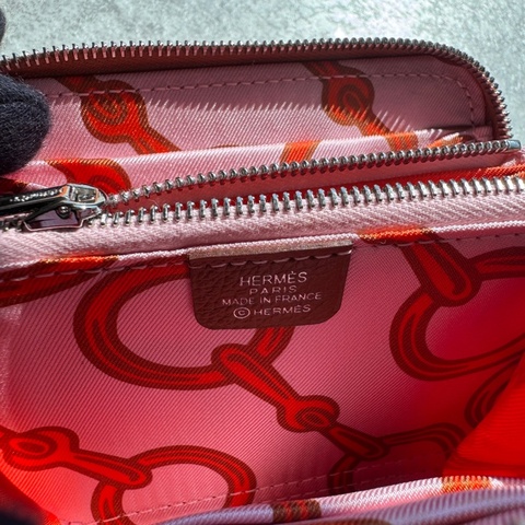 Hermès 愛馬仕絲巾silk in短夾 焦糖色