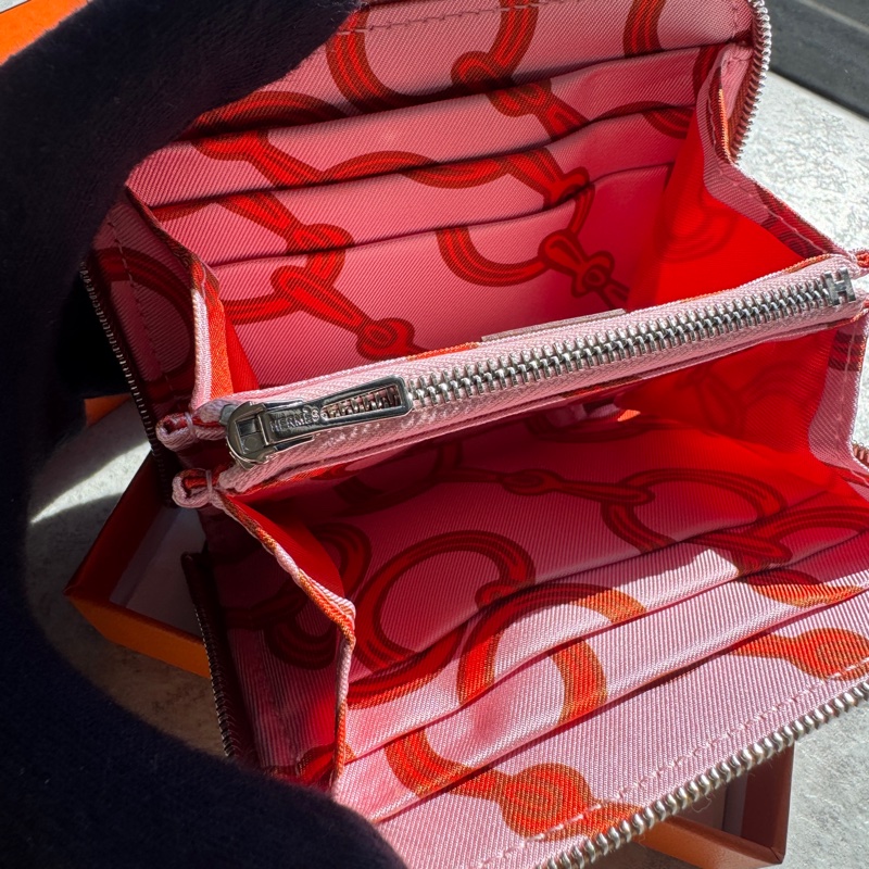 Hermès 愛馬仕絲巾silk in金棕短夾-1