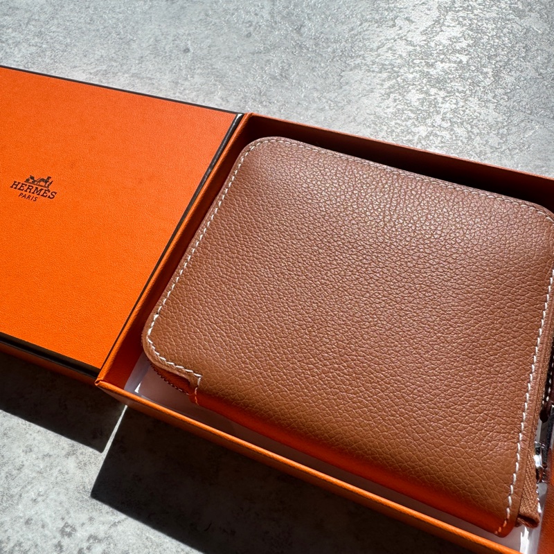 Hermès 愛馬仕絲巾silk in金棕短夾-3