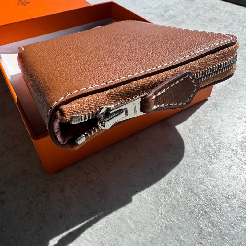 Hermès 愛馬仕絲巾silk in金棕短夾-4