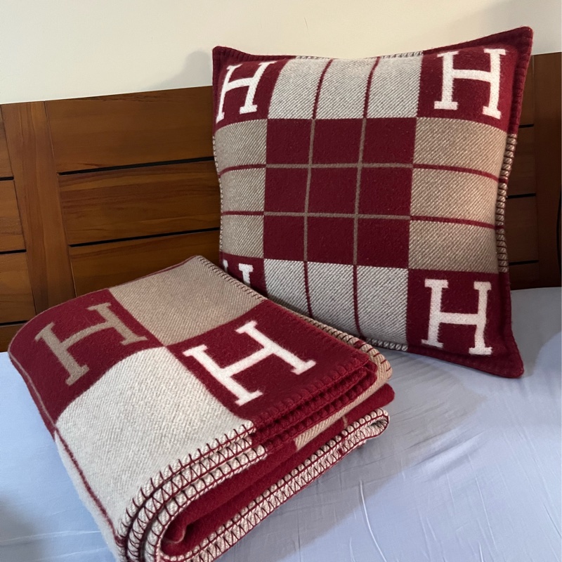現貨商品 二手商品 愛馬仕專櫃正品 台灣購證 Hermes 經典H愛馬仕紅抱枕-6