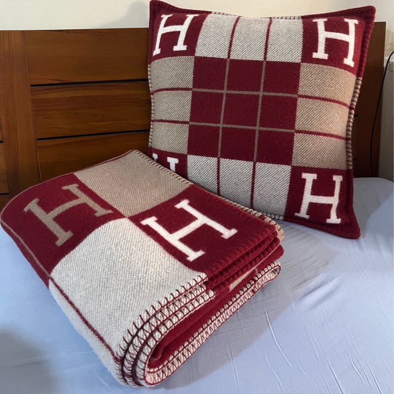 現貨商品 二手商品 愛馬仕專櫃正品 台灣購證 Hermes 經典H愛馬仕紅抱枕-7