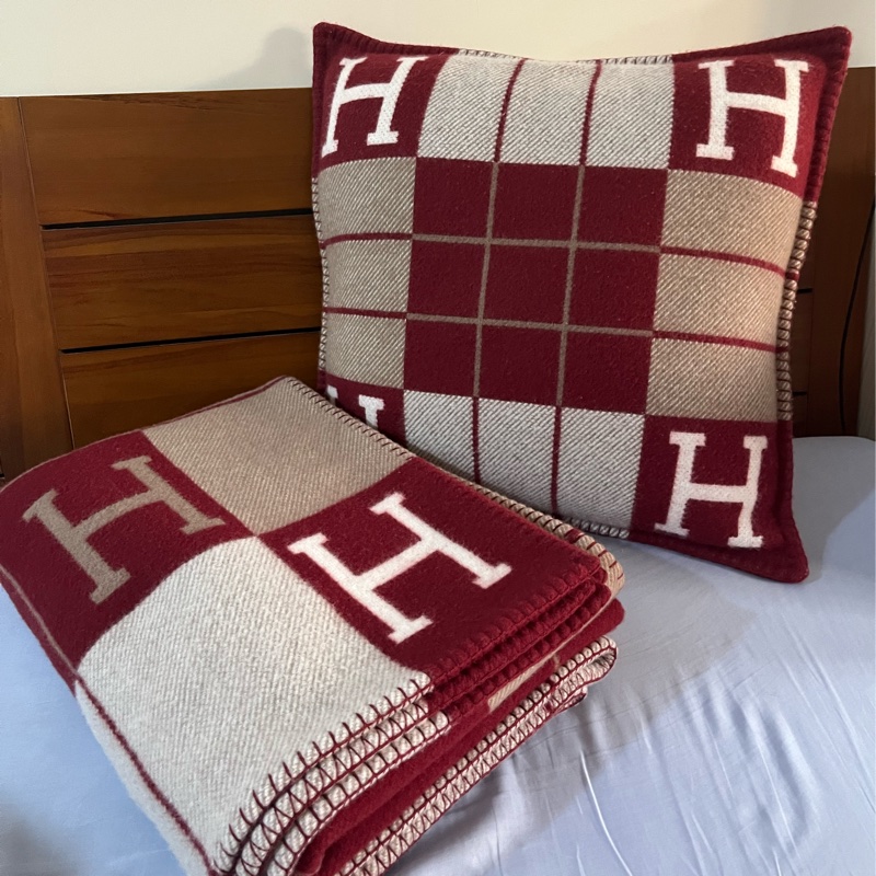 現貨商品 二手商品 愛馬仕專櫃正品 台灣購證 Hermes 經典H愛馬仕紅抱枕-8