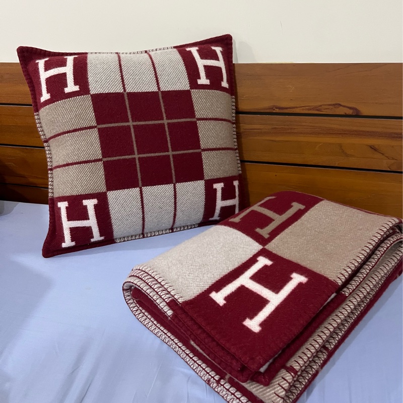 現貨商品 二手商品 愛馬仕專櫃正品 台灣購證 Hermes 經典H愛馬仕紅抱枕-9