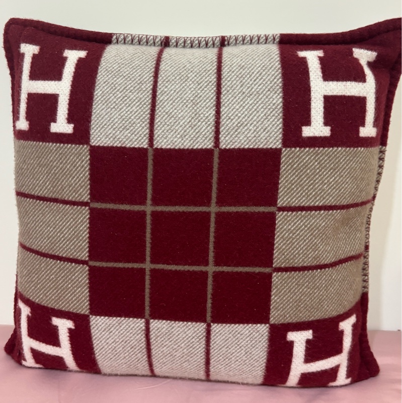現貨商品 二手商品 愛馬仕專櫃正品 台灣購證 Hermes 經典H愛馬仕紅抱枕-11