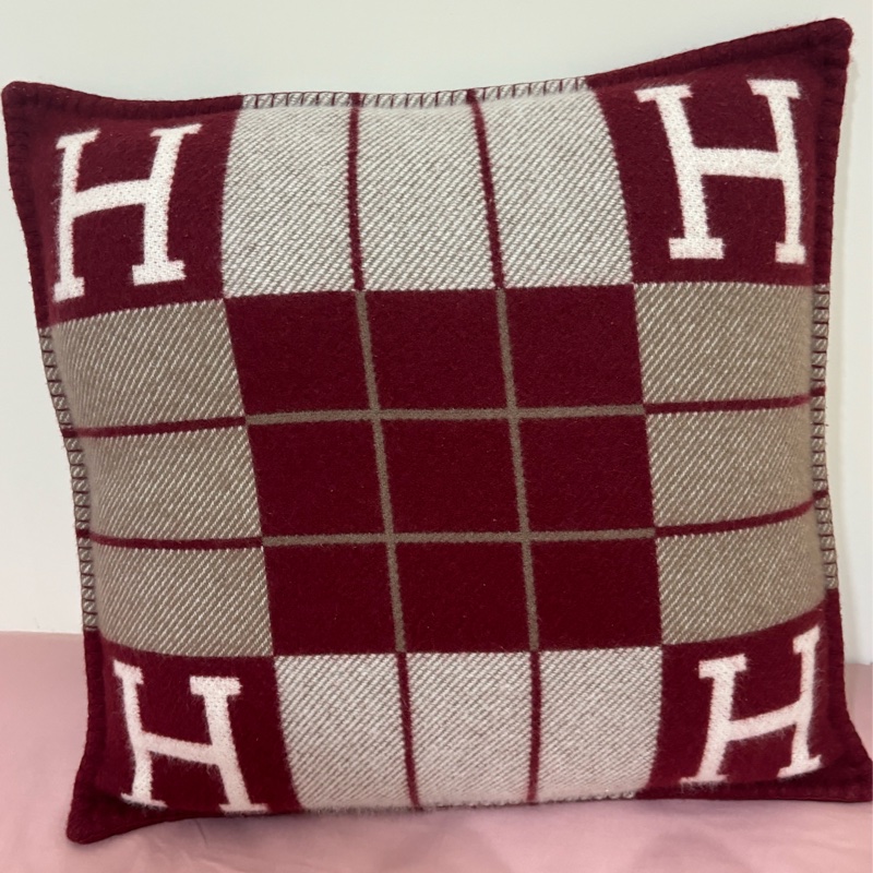 現貨商品 二手商品 愛馬仕專櫃正品 台灣購證 Hermes 經典H愛馬仕紅抱枕-12