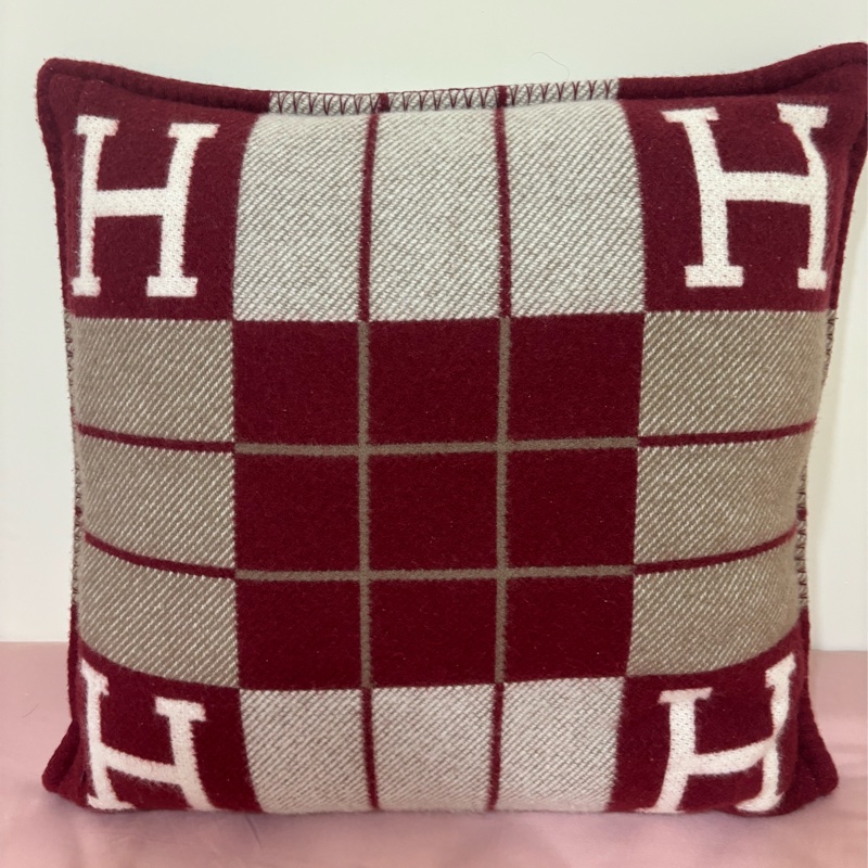 現貨商品 二手商品 愛馬仕專櫃正品 台灣購證 Hermes 經典H愛馬仕紅抱枕-13