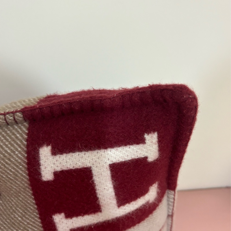 現貨商品 二手商品 愛馬仕專櫃正品 台灣購證 Hermes 經典H愛馬仕紅抱枕-16