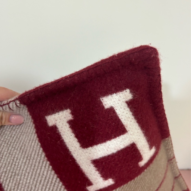 現貨商品 二手商品 愛馬仕專櫃正品 台灣購證 Hermes 經典H愛馬仕紅抱枕-17