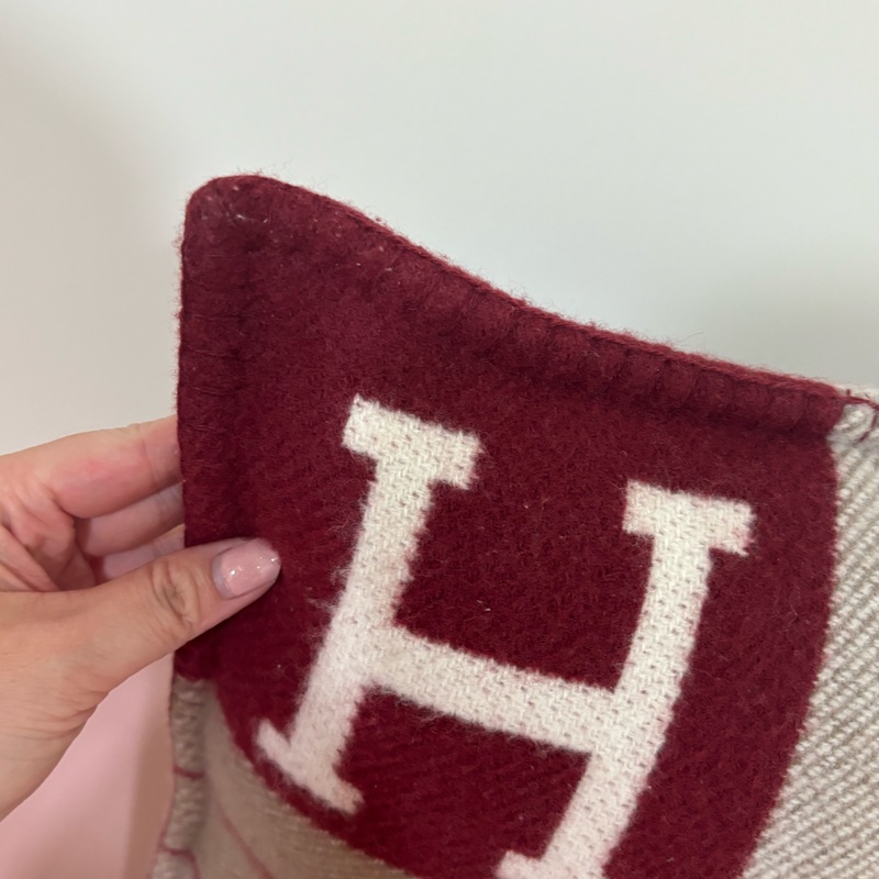 現貨商品 二手商品 愛馬仕專櫃正品 台灣購證 Hermes 經典H愛馬仕紅抱枕-18