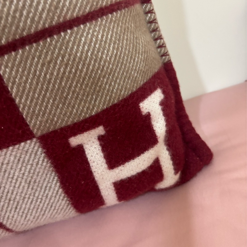 現貨商品 二手商品 愛馬仕專櫃正品 台灣購證 Hermes 經典H愛馬仕紅抱枕-22