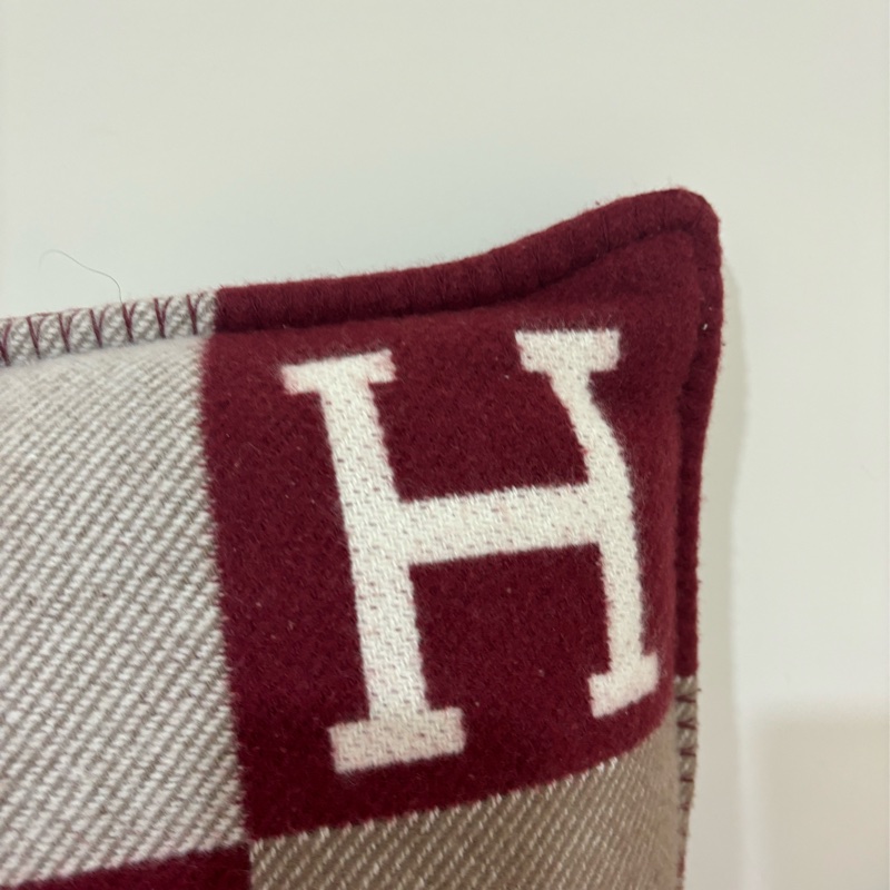 現貨商品 二手商品 愛馬仕專櫃正品 台灣購證 Hermes 經典H愛馬仕紅抱枕-23