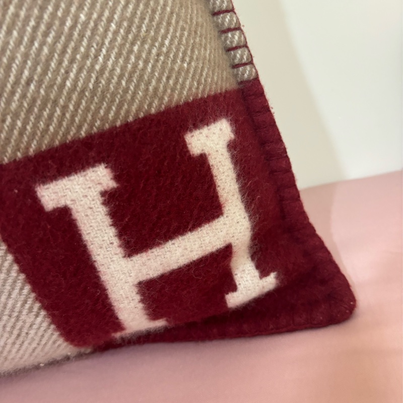 現貨商品 二手商品 愛馬仕專櫃正品 台灣購證 Hermes 經典H愛馬仕紅抱枕-27