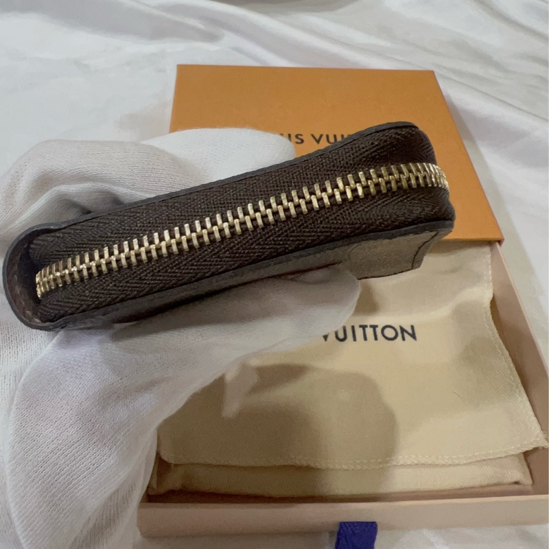 Louis Vuitton 路易威登 Monogram帆布拉鍊零錢包(M60067-咖)-1