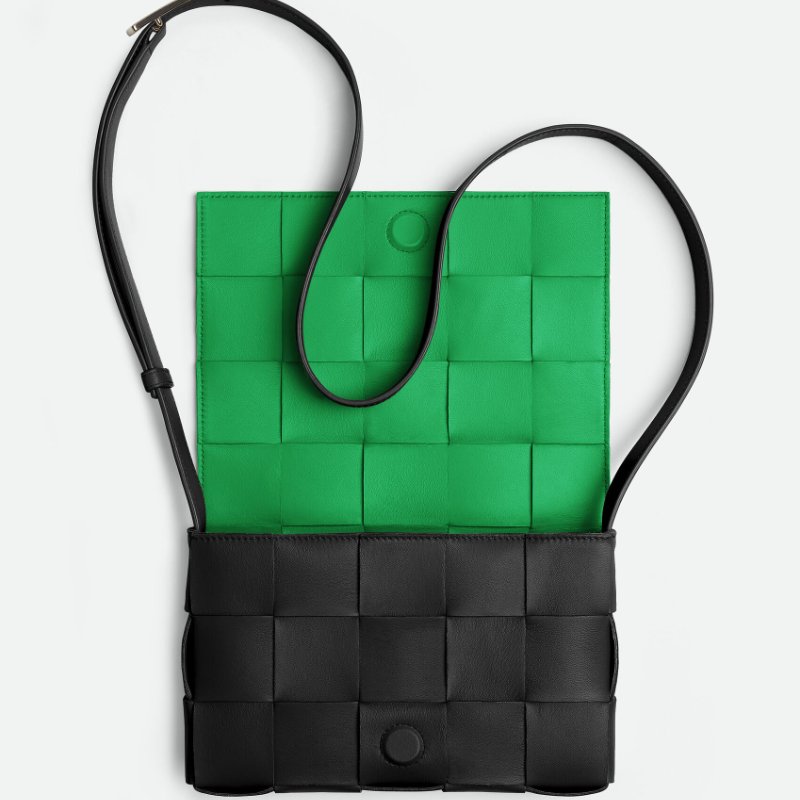 BV Cassette cross-body bag 經典15格 小牛皮外黑內BV綠跳色款-1