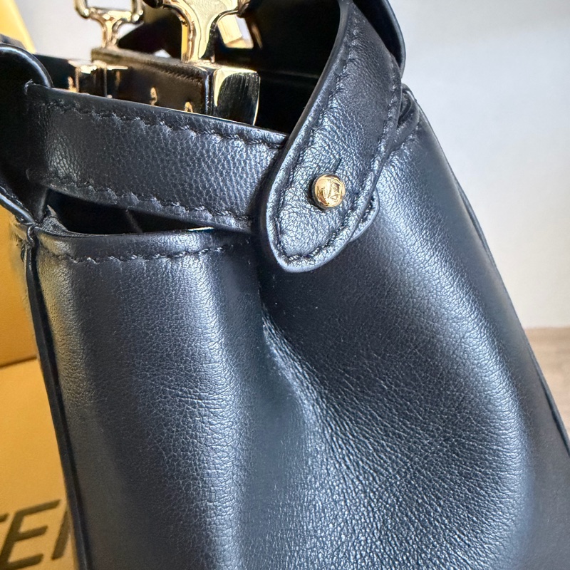 Fendi Mini Peekaboo 黑金皮革-14