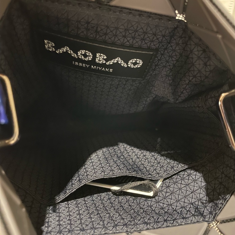 ISSEY MIYAKE 三宅一生 4x5 霧面灰 方盒斜背包-5