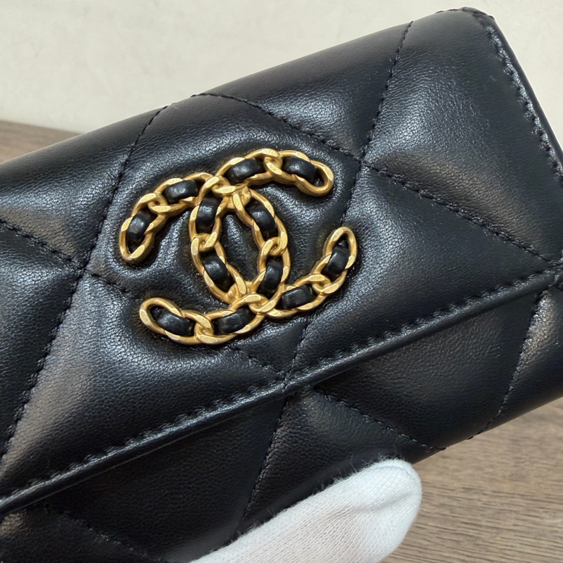 Chanel黑金19系列翻蓋零錢卡包-17
