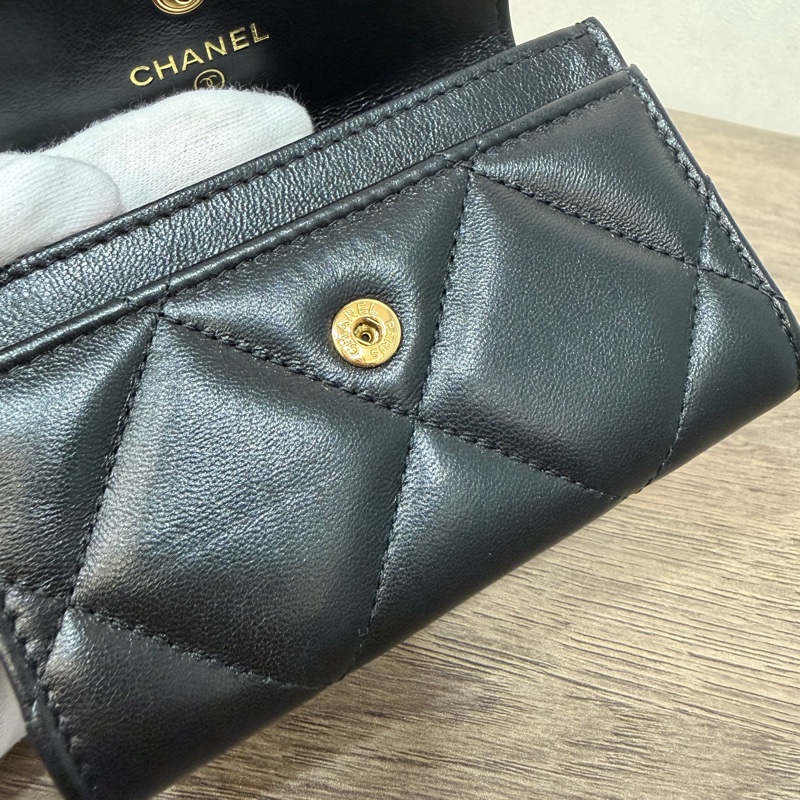 Chanel黑金19系列翻蓋零錢卡包-23