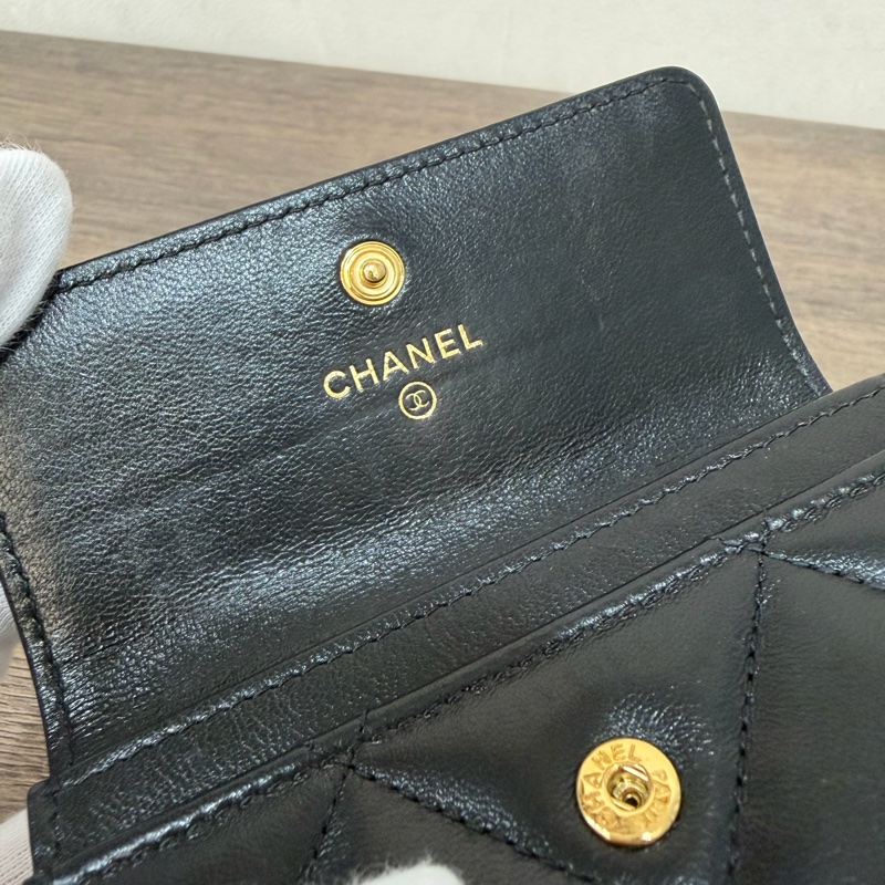 Chanel黑金19系列翻蓋零錢卡包-24