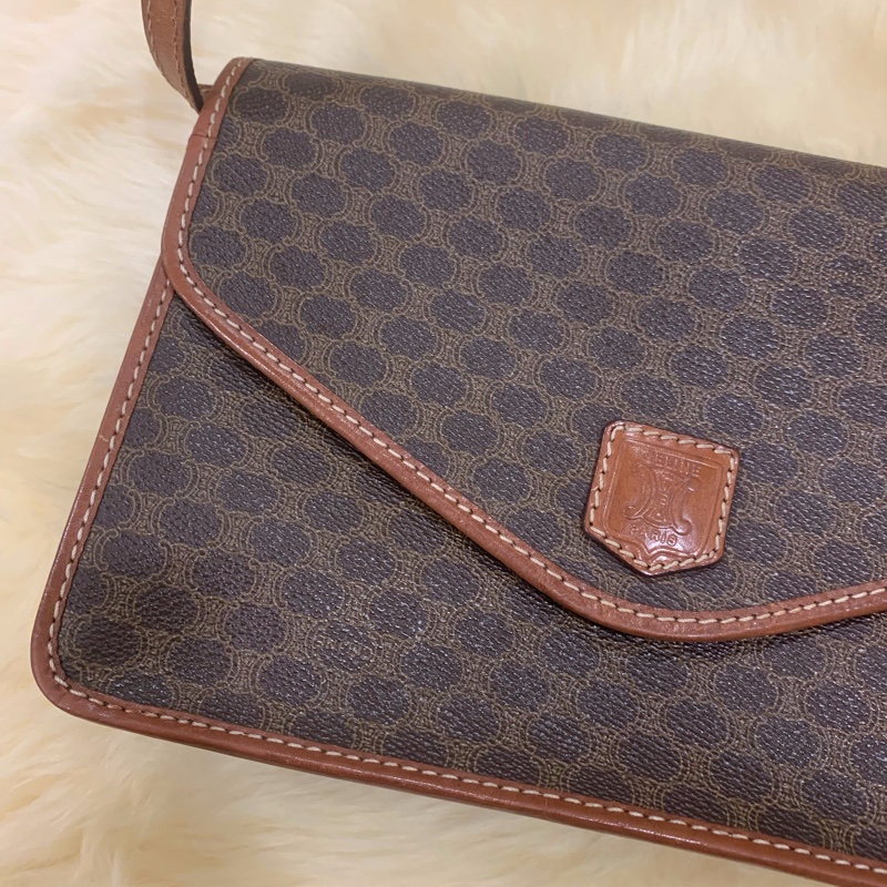 Celine 凱旋門復古老花 pvc 真皮 信封側背包-1
