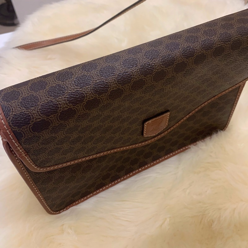 Celine 凱旋門復古老花 pvc 真皮 信封側背包-7