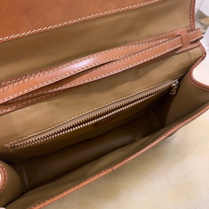 Celine 凱旋門復古老花 pvc 真皮 信封側背包-10