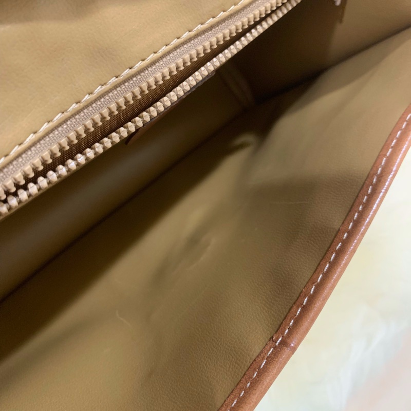 Celine 凱旋門復古老花 pvc 真皮 信封側背包-11