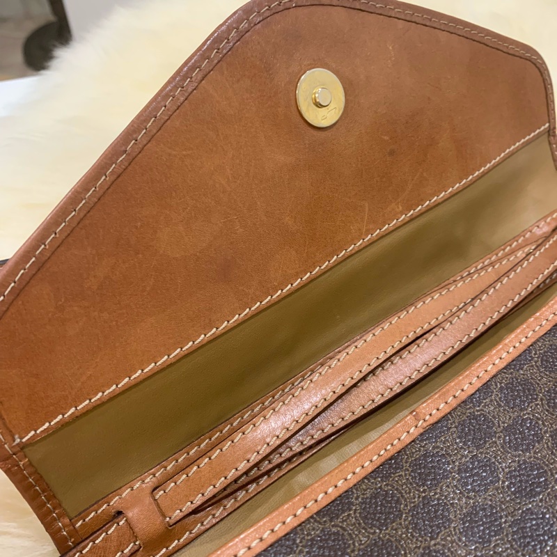 Celine 凱旋門復古老花 pvc 真皮 信封側背包-12