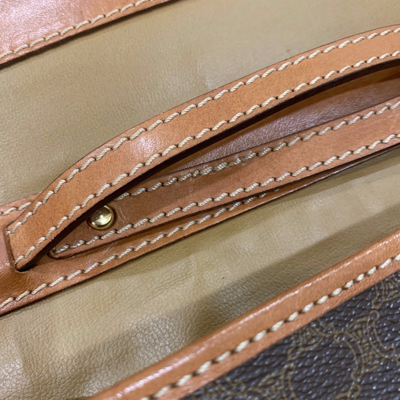 Celine 凱旋門復古老花 pvc 真皮 信封側背包-13